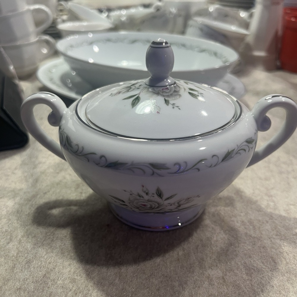 Diamond Romance China Sugar Bowl in EUC - Picture 3 of 14